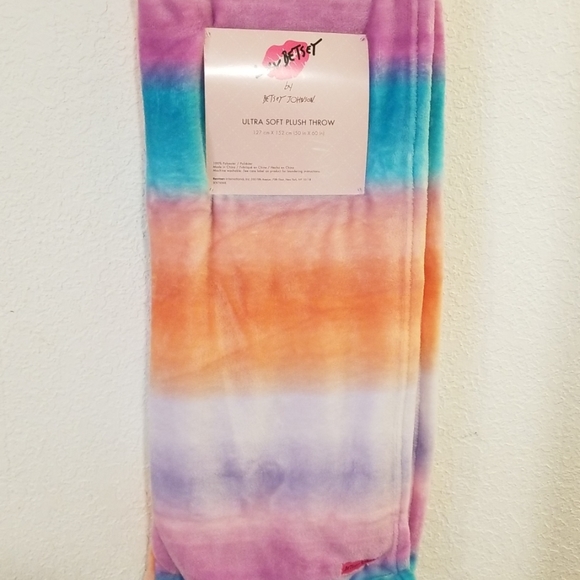 Betsey Johnson Accessories - 🌈*Rainbow* throw by Betsey